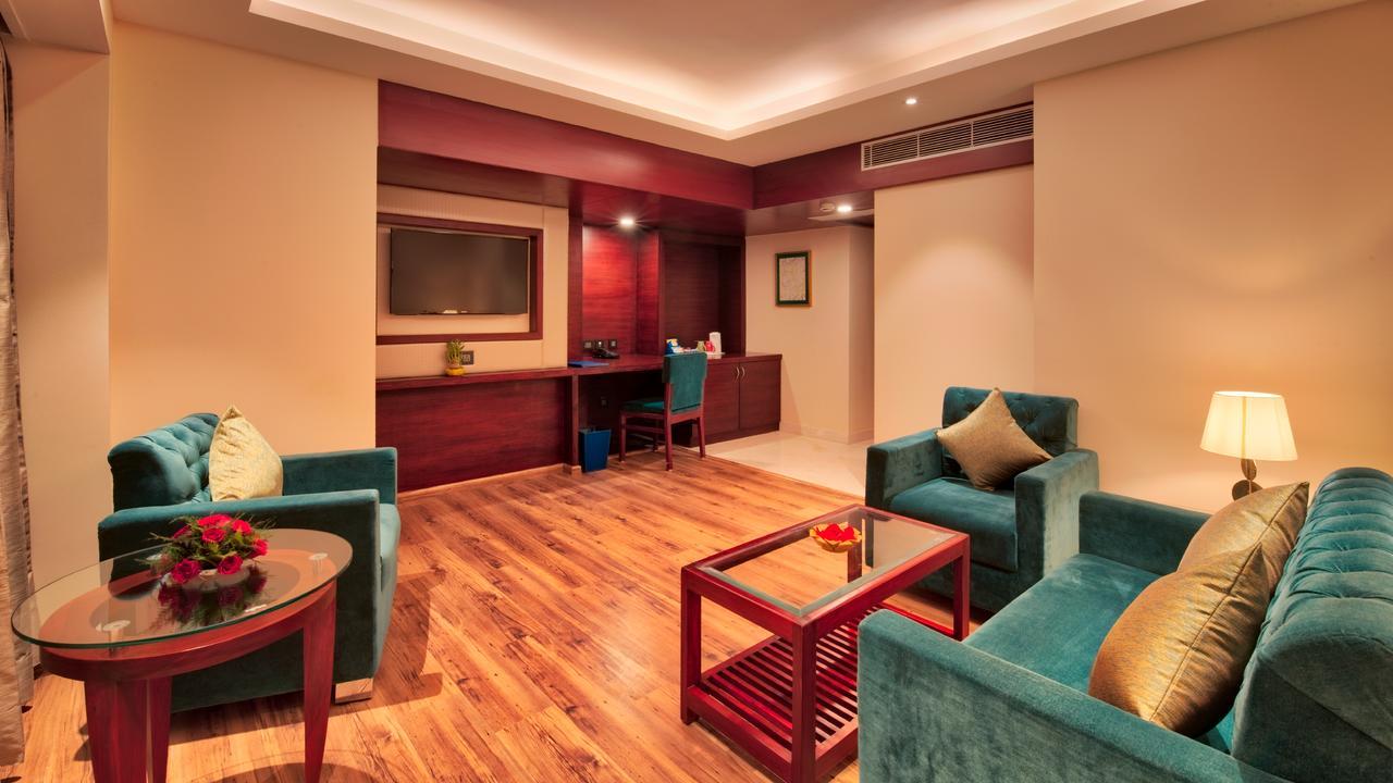 Golden Tulip Essential Jaipur Ξενοδοχείο Εξωτερικό φωτογραφία